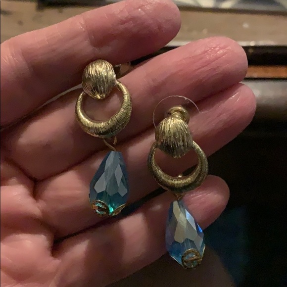 Jewelry - Beautiful earrings gold tone with blue drop beads